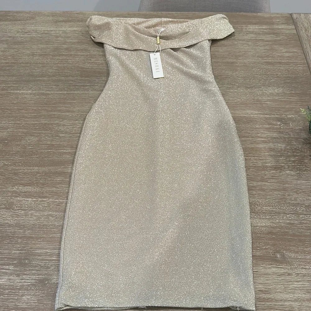 Gorgeous party dress perfect for the holidays ✨✨✨ - Picture 3 of 8